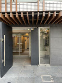 16/16 エントランス