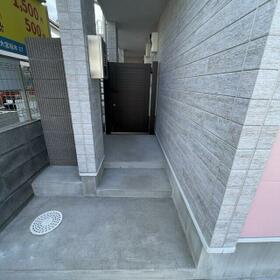 16/16 エントランス