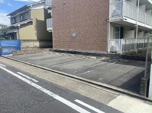 14/14 駐車場