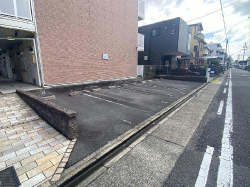 13/14 駐車場