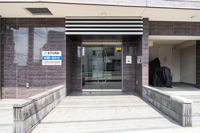 20/21 エントランス