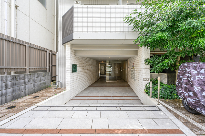 16/20 エントランス