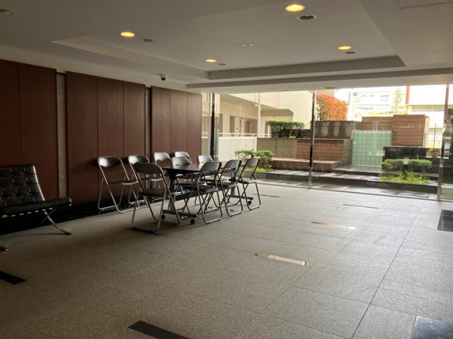 16/16 エントランス