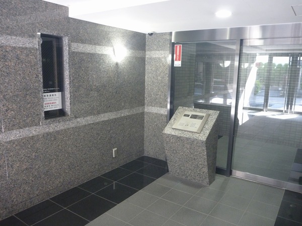 14/14 エントランス