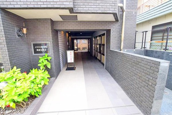 13/14 エントランス