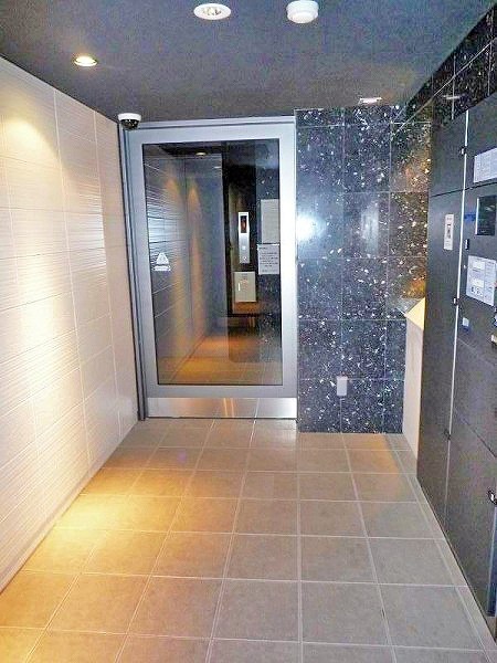 14/14 エントランス