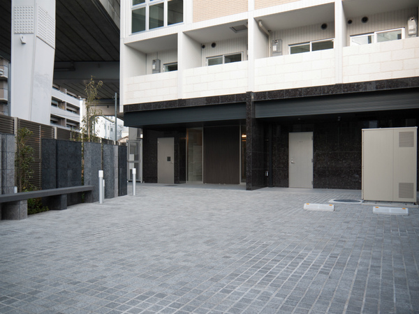 14/20 エントランス