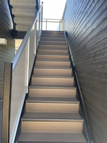 23/23 エントランス