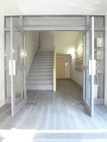 16/16 エントランス