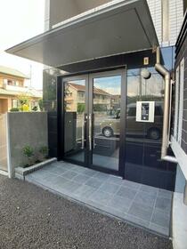 16/16 エントランス