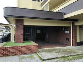 16/16 エントランス