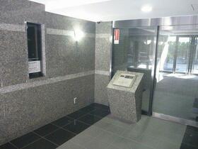 16/16 エントランス