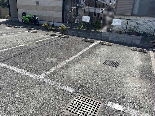 13/13 駐車場