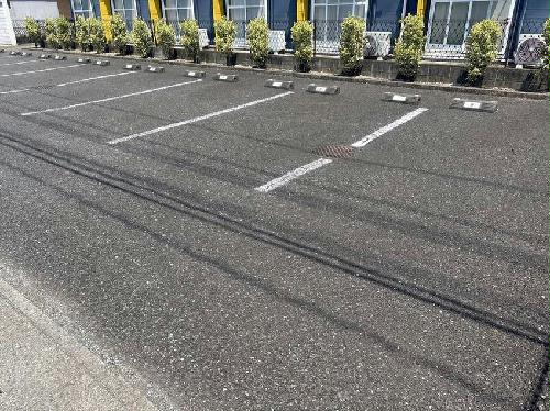 13/13 駐車場