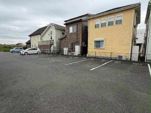 14/14 駐車場