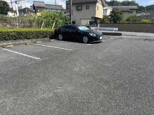 13/13 駐車場