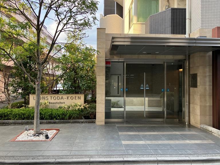 16/16 エントランス