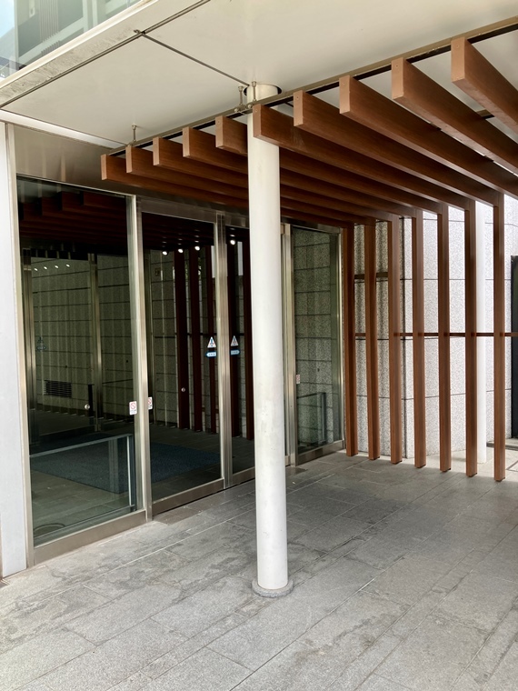 15/15 エントランス