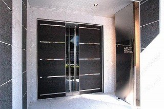 16/17 エントランス