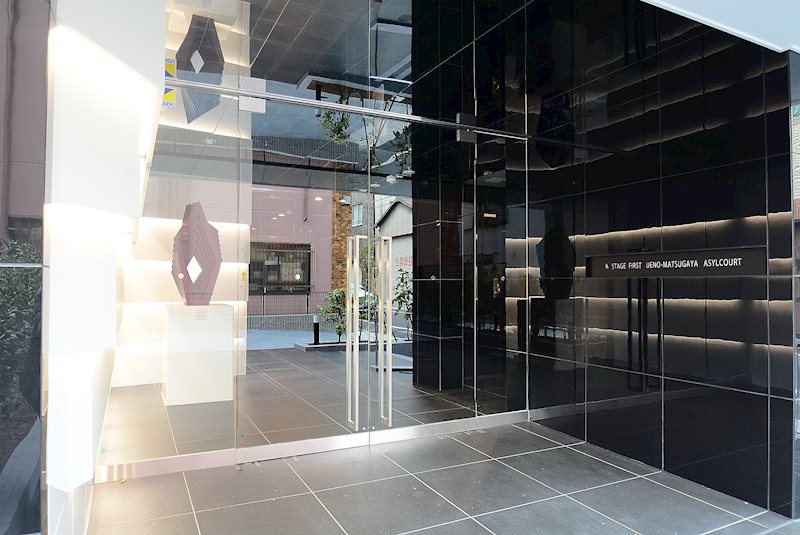 18/19 エントランス