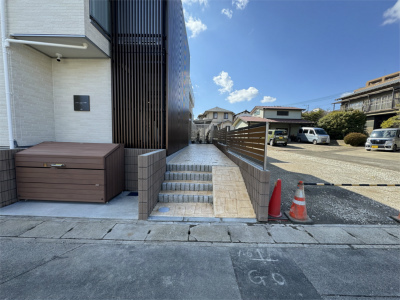 16/18 エントランス