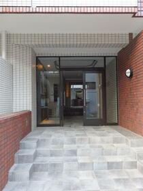 16/16 エントランス