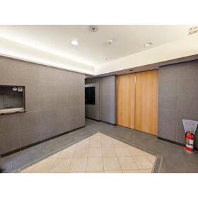 13/14 エントランス