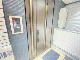 16/16 エントランス