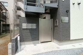 16/16 エントランス