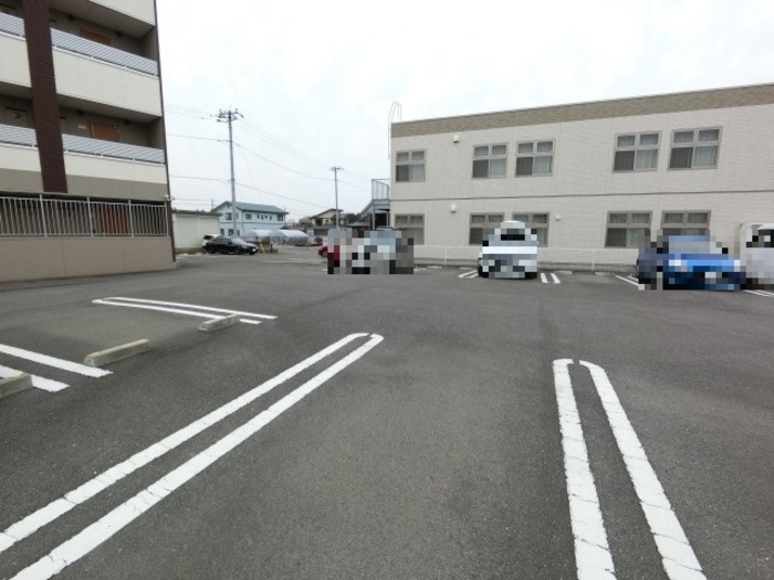 20/28 駐車場
