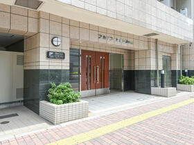 16/16 エントランス