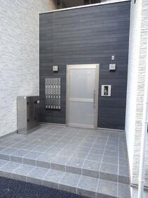 16/16 エントランス