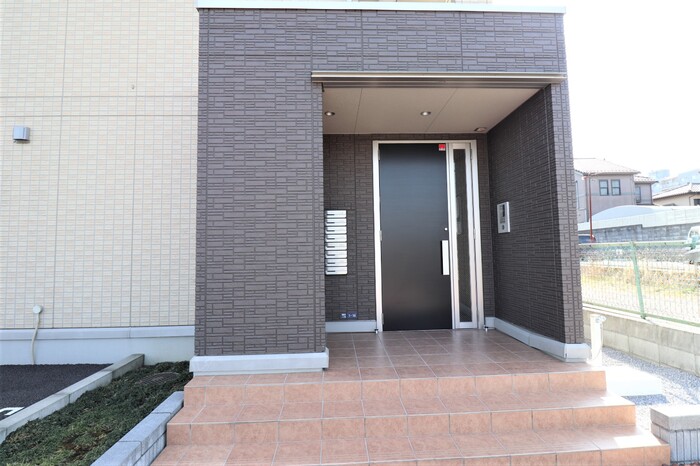 16/16 エントランス