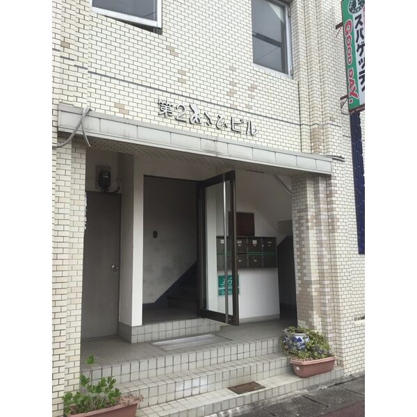 13/13 エントランス