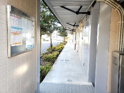 13/14 エントランス