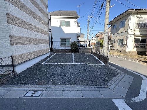 13/14 駐車場