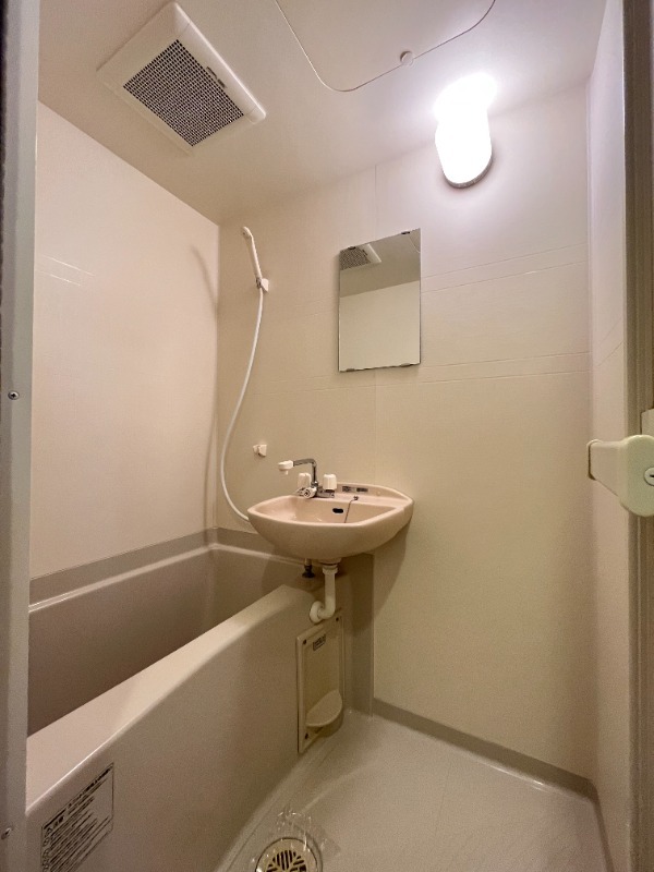 13/20 浴室