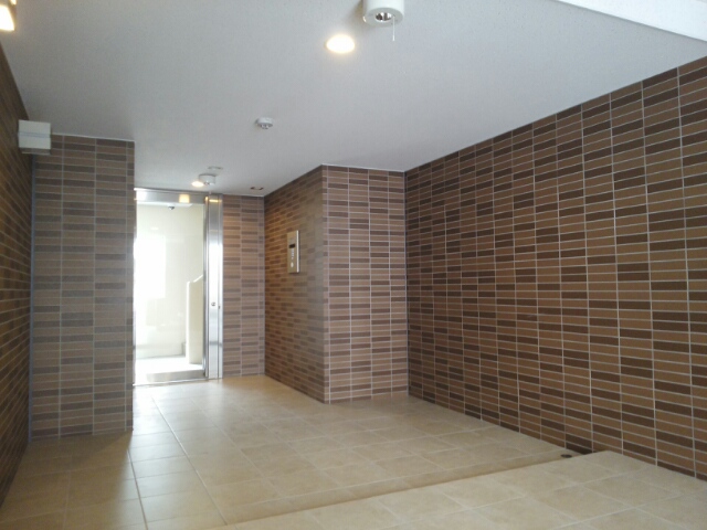 14/20 エントランス