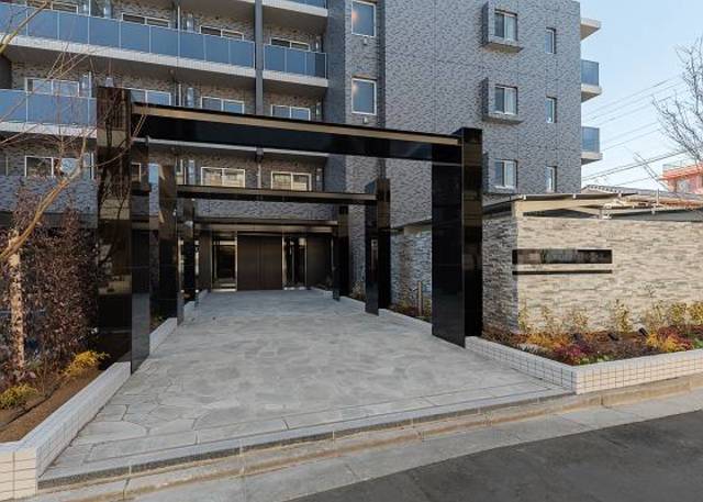 27/29 エントランス