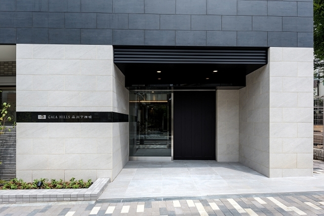 27/29 エントランス