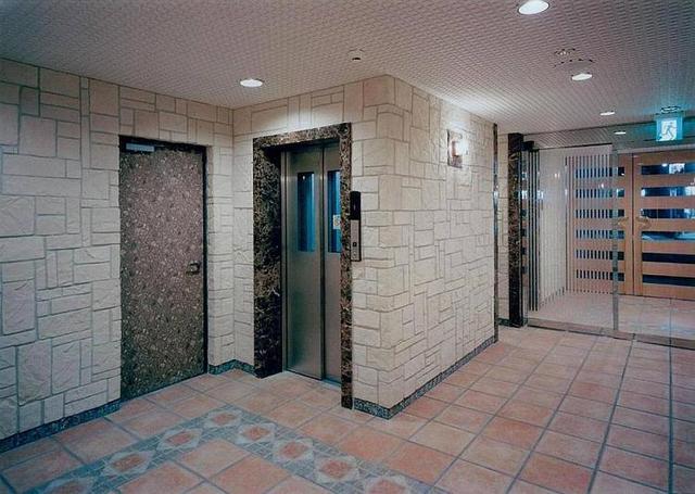 25/27 エントランス