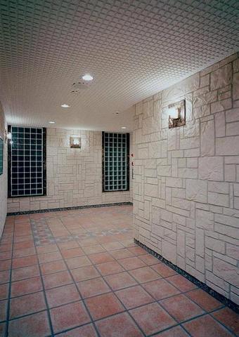 26/27 エントランス