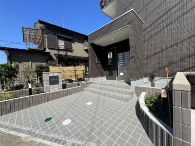 22/22 エントランス