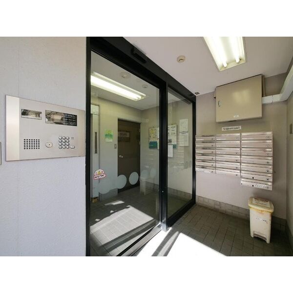 16/28 エントランス