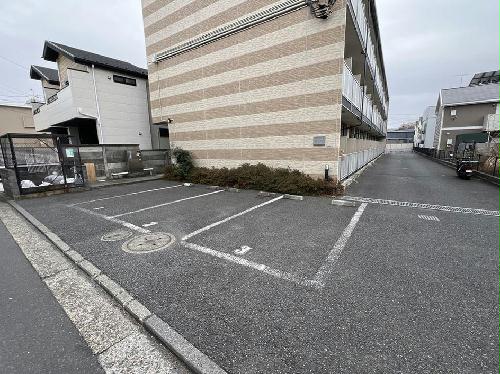 14/14 駐車場