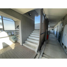 16/16 エントランス