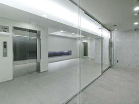 16/16 エントランス