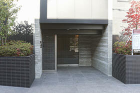 16/16 エントランス