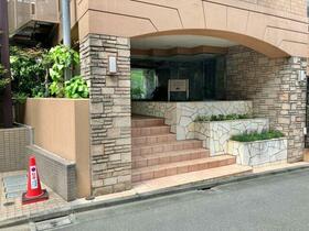 16/16 エントランス