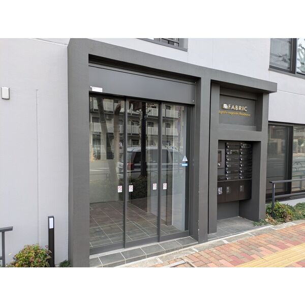 2/2 エントランス